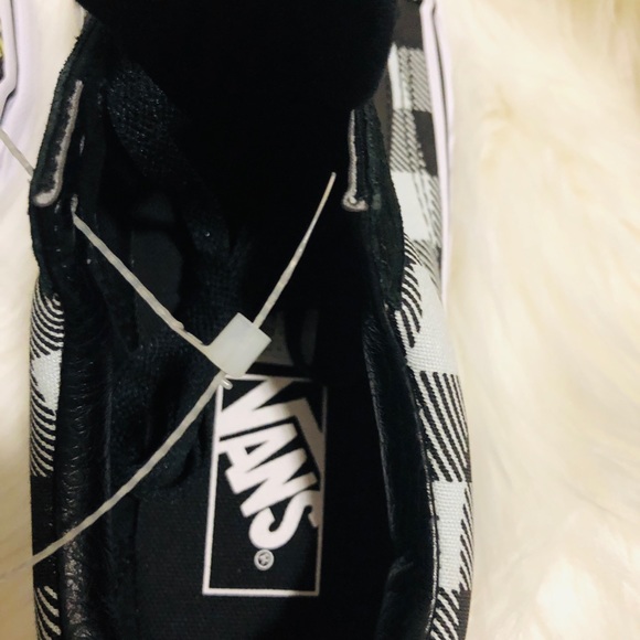 Vans - Picture 6 of 7